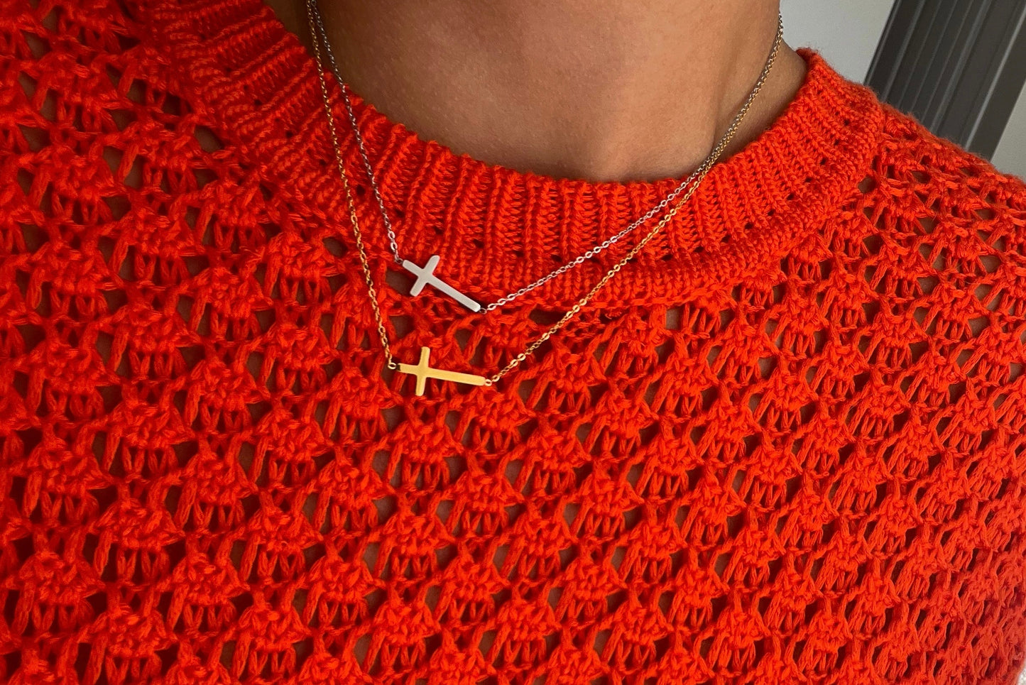 MEDIUM CROSS NECKLACE